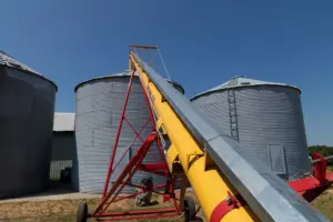 how does a screw conveyor work